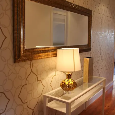 Гостьовий будинок The Sky Lofts -